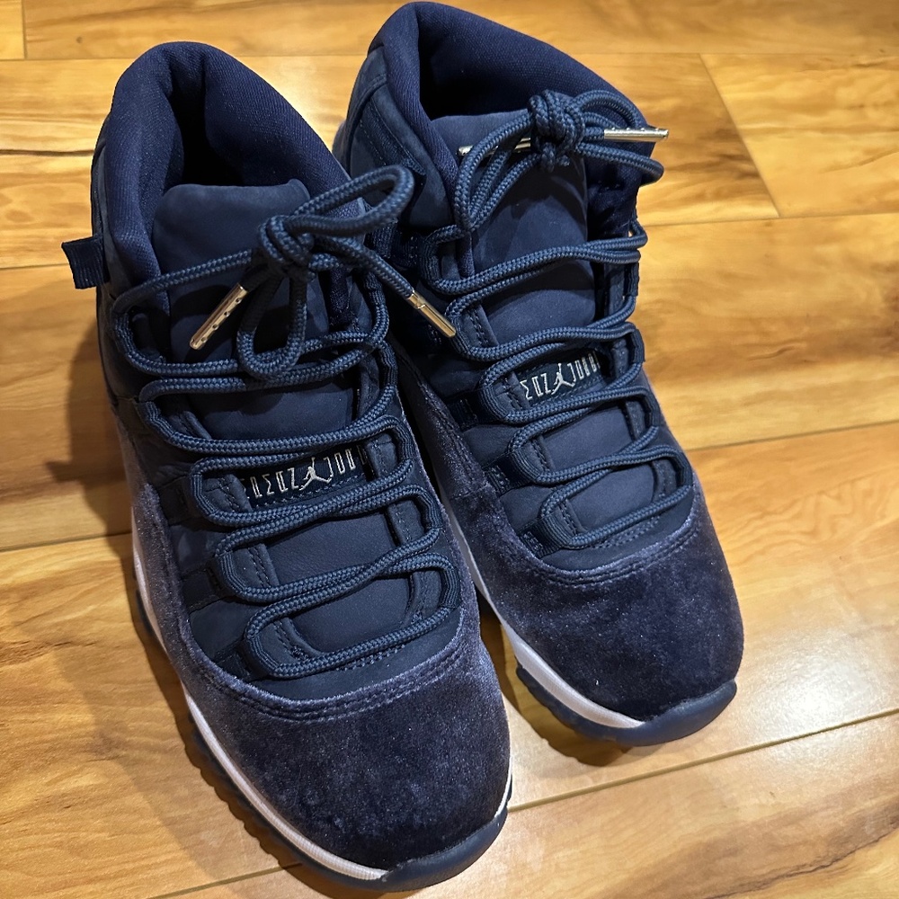 Nike Air Jordan 11 | Size 7 | Euro 38 | Midnight Navy / Metallic Silver